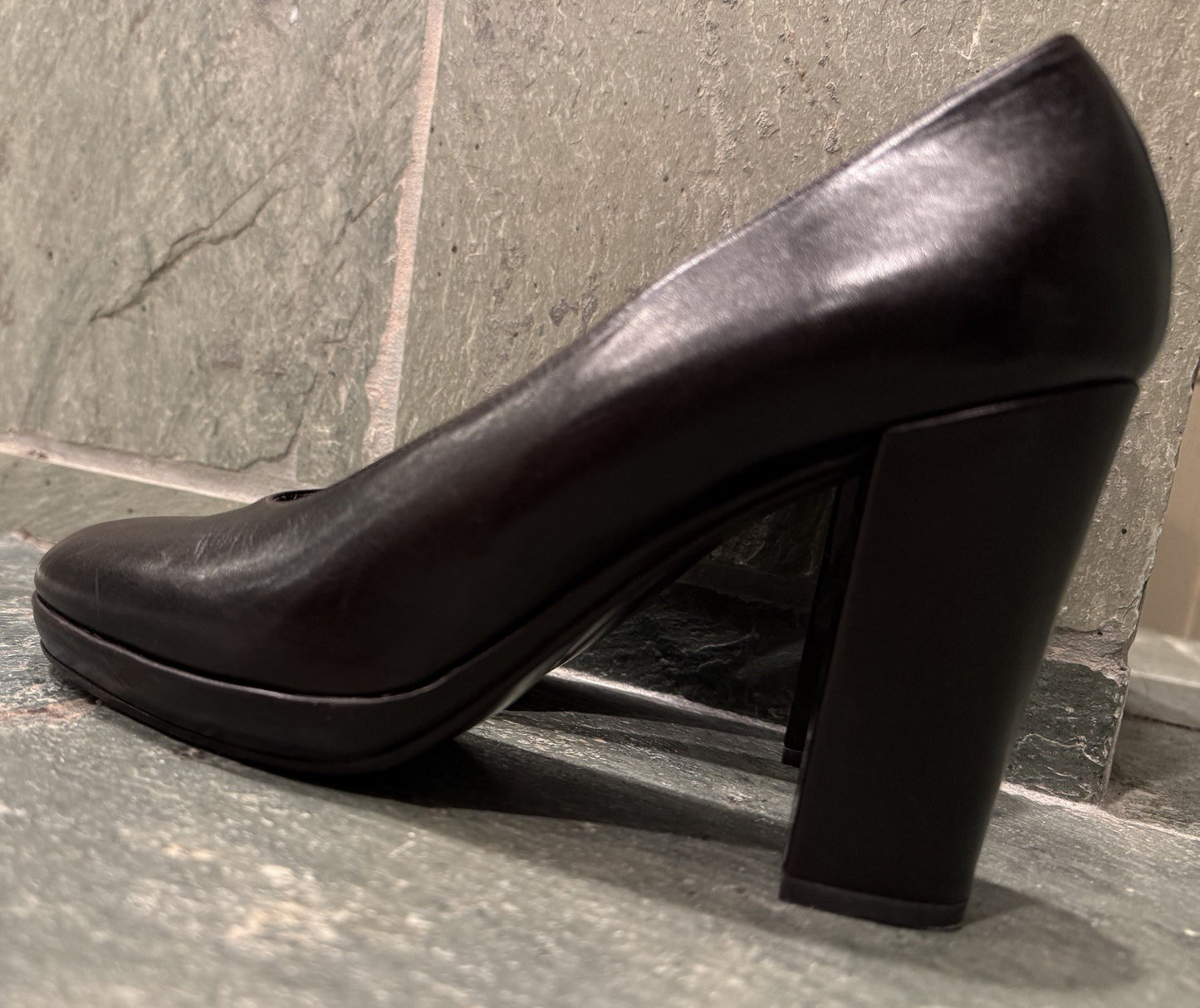 Calvin Klein Dark Brown Calfskin Leather Block Pumps 8M Round Toe w/Box