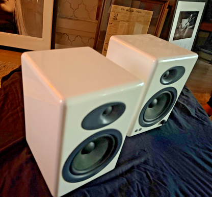 Audioengine A5+ Bookshelf Speakers WHITE | Excellent | Fully Working