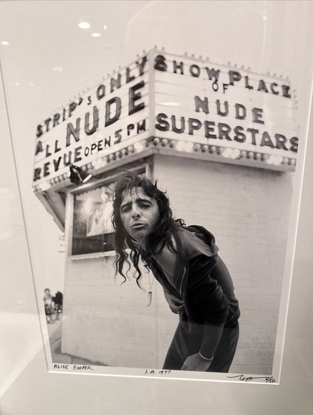 Neal Preston Signed Alice Cooper L.A. 1977 Photo Print #4/50  FRAMED 29.5x23.25