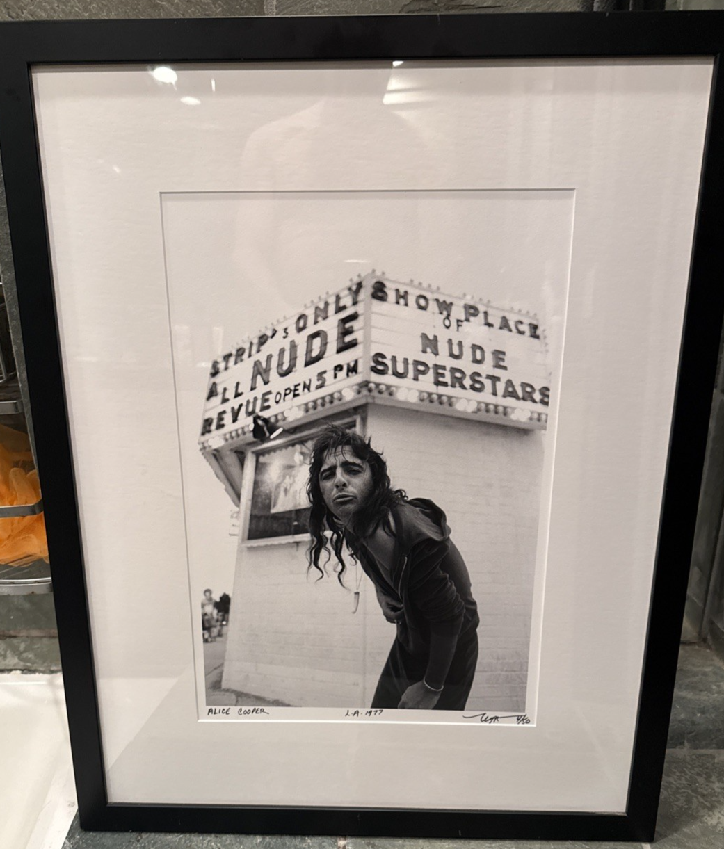 Neal Preston Signed Alice Cooper L.A. 1977 Photo Print #4/50  FRAMED 29.5x23.25