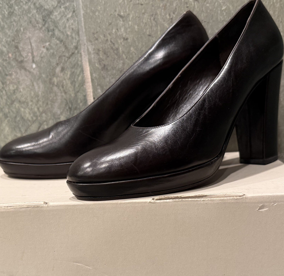 Calvin Klein Dark Brown Calfskin Leather Block Pumps 8M Round Toe w/Box