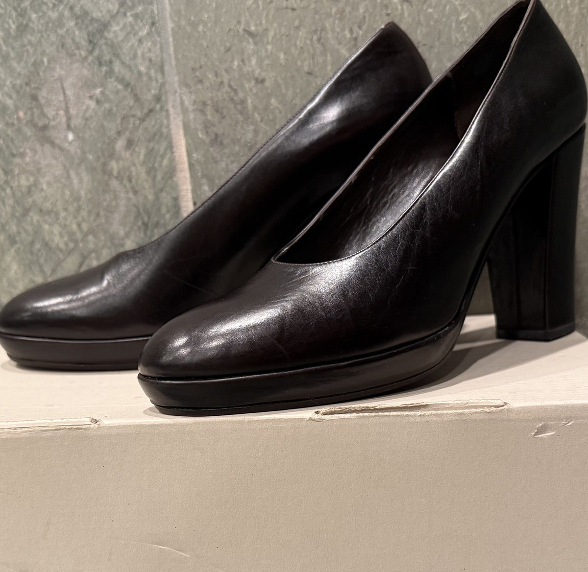 Calvin Klein Dark Brown Calfskin Leather Block Pumps 8M Round Toe w/Box