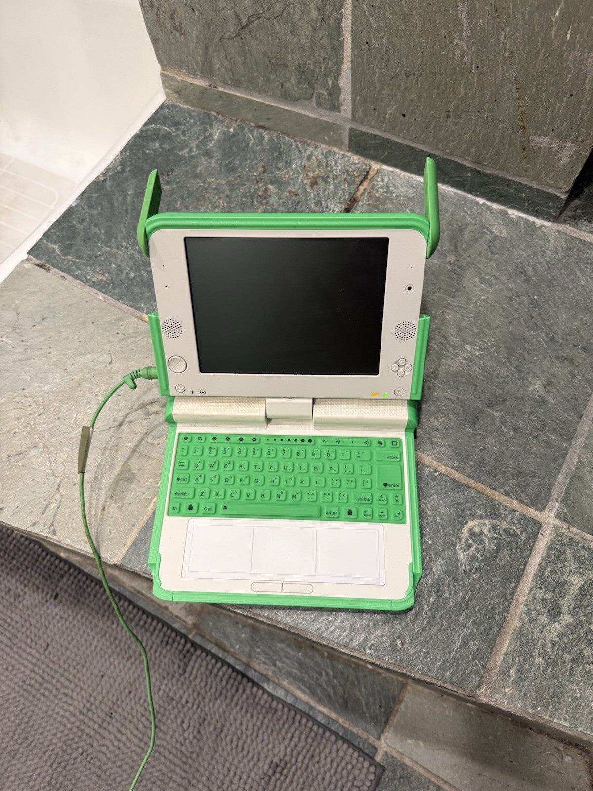 OLPC XO-1 One Laptop Per Child  - GREEN/WHITE - For Parts/Repair  - AS IS