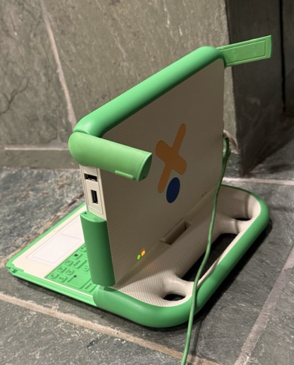 OLPC XO-1 One Laptop Per Child  - GREEN/WHITE - For Parts/Repair  - AS IS